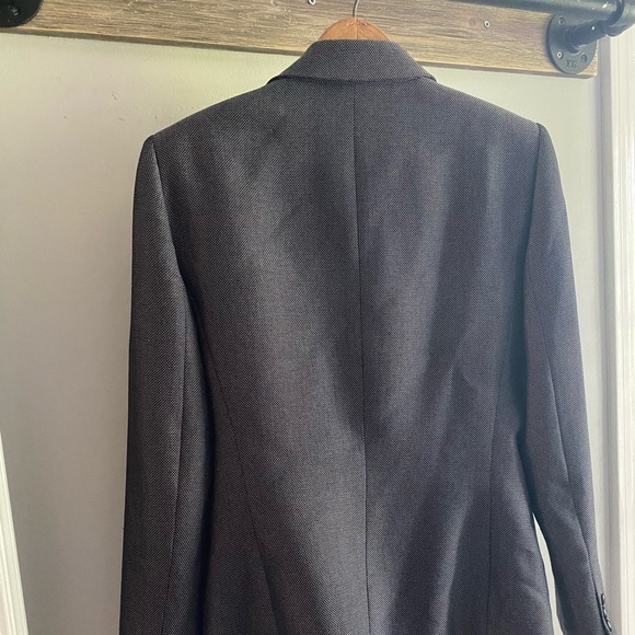 Grey Tahari women’s blazer with flower pin - Picture 2 of 6